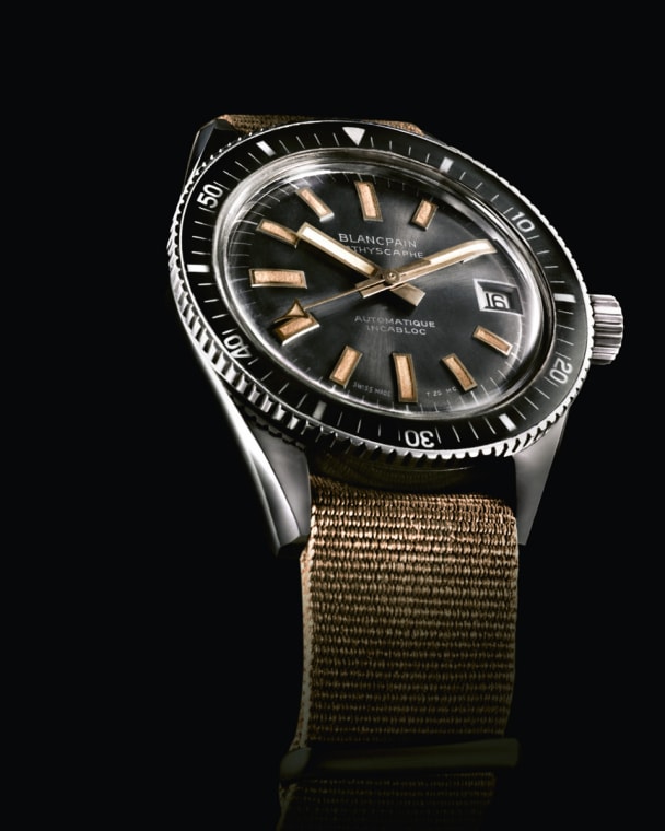 一款搭载日历功能组件的复古款1950年代深潜器Bathyscaphe腕表。