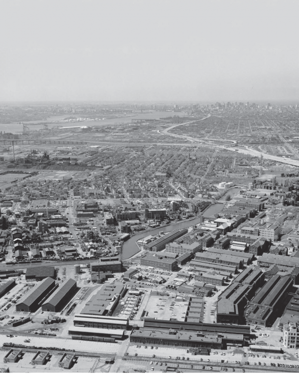 Rechte Seite, oben: Das Frankford Arsenal um 1950, Standort einer der Tests der US-Navy.
