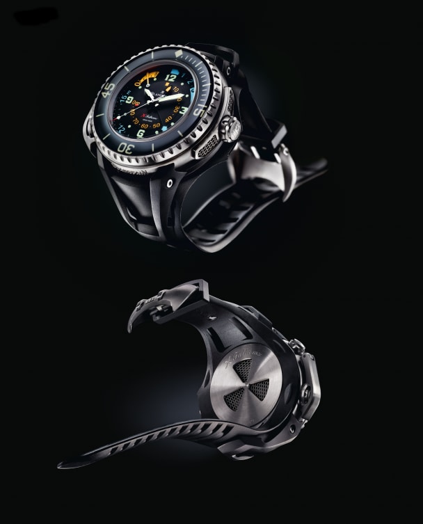 The X Fathoms, with its high-precision mechanical depth gauge.
