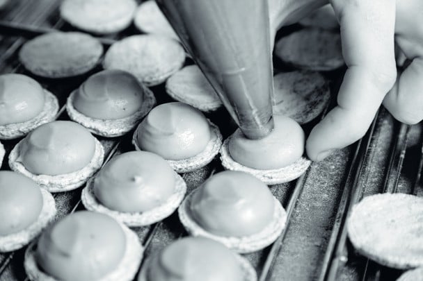 The extra-thick filling that is a signature of an Hermé macaron.