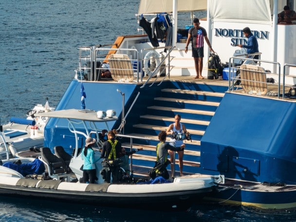 Le squadre al lavoro ogni giorno. Le immersioni si susseguono, così come l’elaborazione dei campioni raccolti fino a tarda sera.